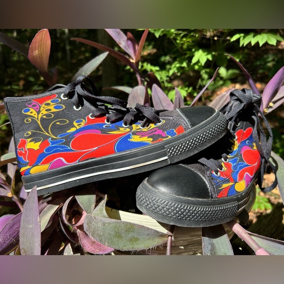 Eclectic Converse-style lace up sneakers - Picture 3 of 8